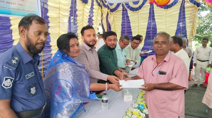 তারাপুরের ২২টি পুজা মন্দিরে আর্থিক সহায়তা প্রদান