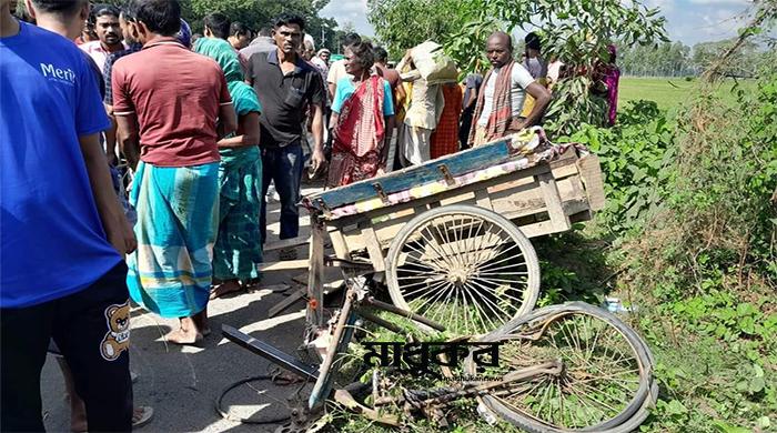 গোবিন্দগঞ্জে ভ্যানের এক্সেল ভেঙে সড়কে যাত্রী, পিষে গেল কাভার্ড ভ্যান