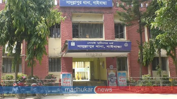 সাদুল্লাপুরে স্ত্রীর মুখে গরম রডের ছ্যাঁকা, পায়ের গোড়ালি কাটলেন স্বামী