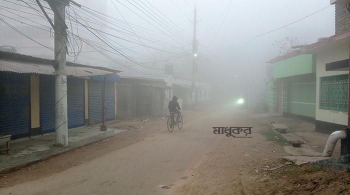 দিনাজপুরে কনকনে ঠান্ডায় ভোগান্তিতে ছিন্নমূল মানুষ
