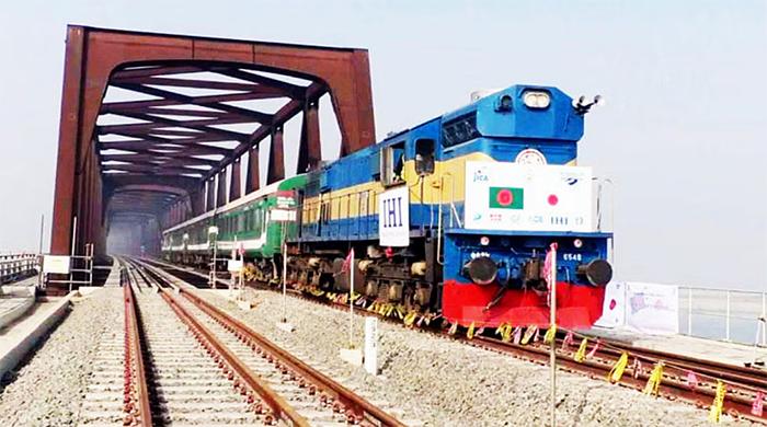 যমুনা রেলসেতুতে পরীক্ষামূলক যাত্রীবাহী ট্রেন চলাচল