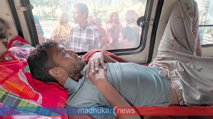 ফুলছড়িতে ভোটকেন্দ্রের বাইরে স্বতন্ত্র প্রার্থীর সমর্থকদের ওপর হামলা: ৩ ভাইসহ আহত ৫