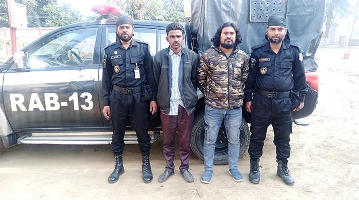গোবিন্দগঞ্জে গ্যাস সিলিন্ডারে মিললো ফেনসিডিল, গ্রেফতার ২