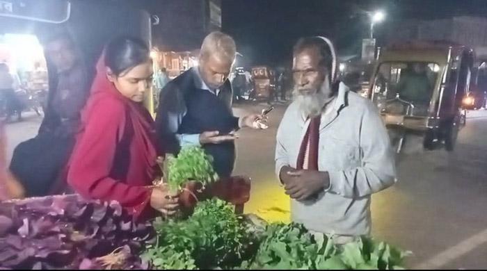 সবজির ফেরিওয়ালা...