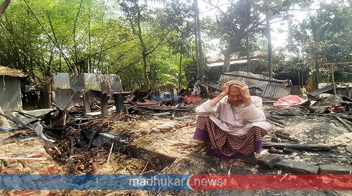 পলাশবাড়ীতে বৈদ্যুতিক শর্টসার্কিট অগ্নিকান্ডে গবাদিপশুসহ বসতবাড়ি পুড়ে ৫ লাখ টাকার ক্ষতি