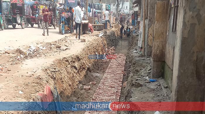 পলাশবাড়ী চৌমাথায় ড্রেন নির্মাণ শুরু, কিন্তু আকারে ছোট ভোগান্তির আশঙ্কা