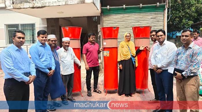 ফুলছড়িতে কৃষকদের মাঝে এয়ার ফ্লো মেশিন বিতরণ