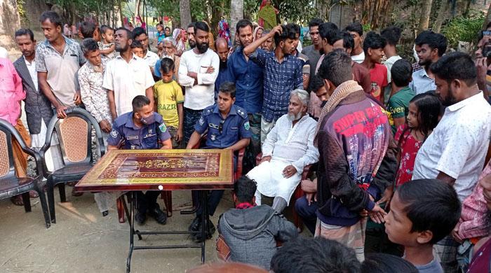  ছাগল চুরির ঘটনায় নওগাঁয় গ্রামবাসীর হাতে আটক ছাত্রলীগ নেতা 