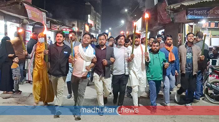 ওসমান হাদি গুলিবিদ্ধের প্রতিবাদে গাইবান্ধায় মশাল মিছিল