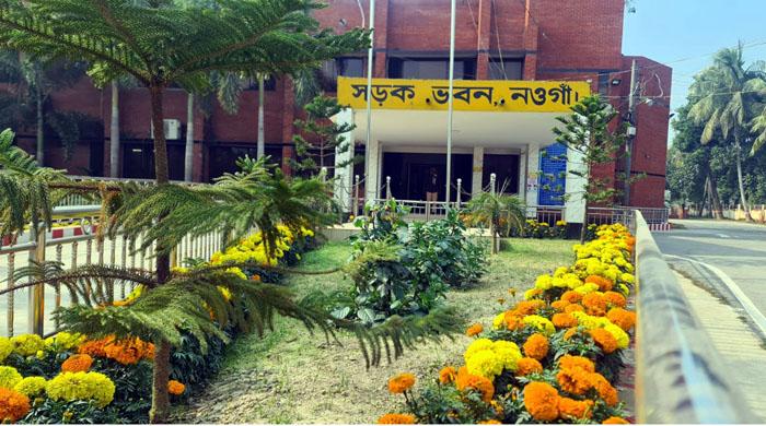 ফুলে ফুলে সজ্জিত নওগাঁ সড়ক ভবন