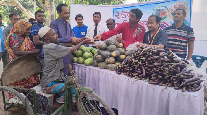 কুড়িগ্রামে ২ টাকার সবজি বাজার