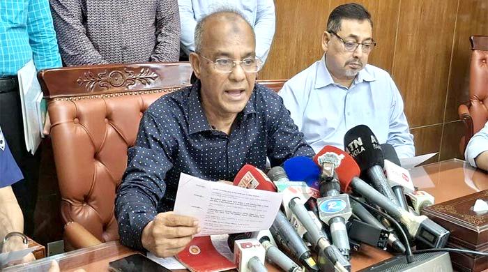 চিহ্নিত অপরাধী ও সন্ত্রাসীদের ধরতে আজ থেকেই চিরুনি অভিযান : স্বরাষ্ট্র উপদেষ্টা