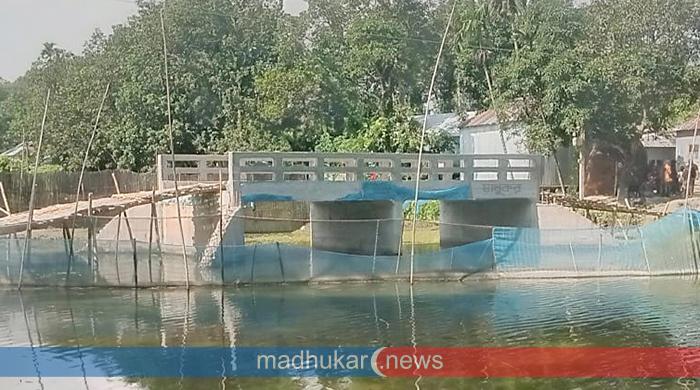 সুন্দরগঞ্জে সেতু আছে, সড়ক নেই