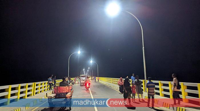 আলোকিত হলো মওলানা ভাসানী সেতু