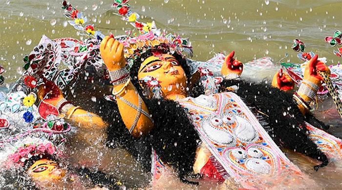 প্রতিমা বিসর্জনের মধ্য দিয়ে শেষ হচ্ছে দুর্গোৎসব প্রতিমা বিসর্জনের মধ্য দিয়ে শেষ হচ্ছে দুর্গোৎসব