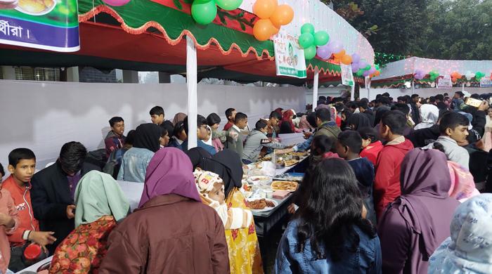 এসকেএস স্কুল এ্যান্ড কলেজে পিঠা উৎসব