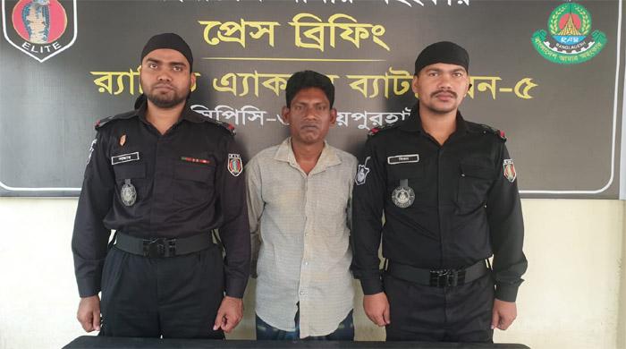 আগ্নেয়াস্ত্রসহ শীর্ষ ডাকাত সানোয়ার র‌্যাবের হাতে আটক