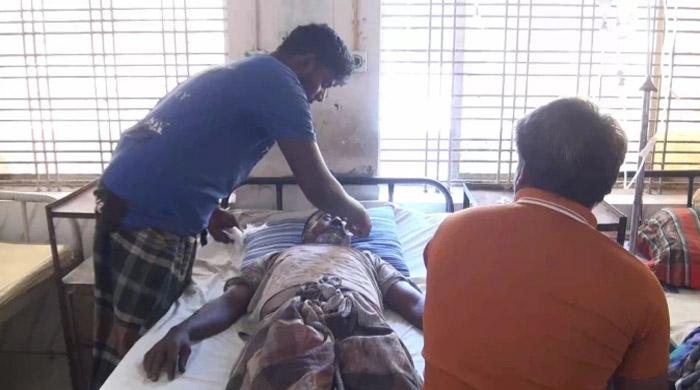 বিএসএফের ছোড়া ননমেটালিক বোমায় বাংলাদেশি কৃষক আহত