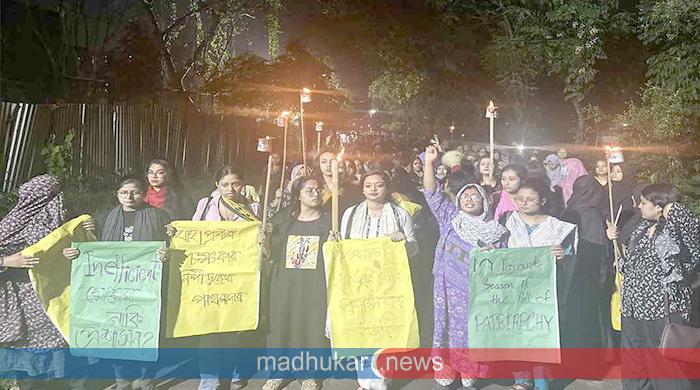 জাবি ছাত্রীকে ধর্ষণ চেষ্টার প্রতিবাদে ফুঁসে উঠল শিক্ষার্থীরা