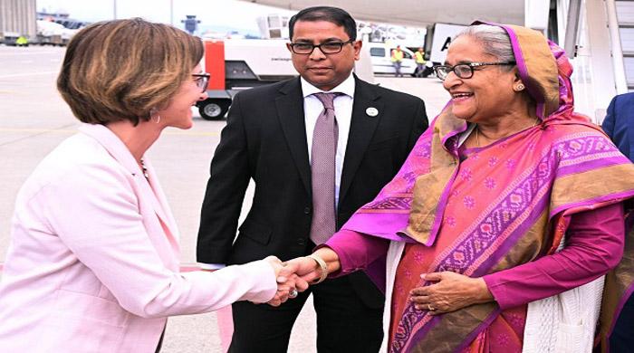প্রধানমন্ত্রী সুইজারল্যান্ড পৌঁছেছেন 