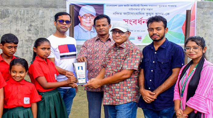 বাংলাদেশ প্রেস ফটো পুরস্কার পাওয়ায় কুদ্দুস আলমকে সংবর্ধনা