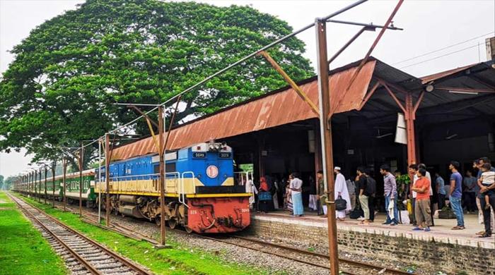 কুড়িগ্রামের সঙ্গে সারাদেশের রেল যোগাযোগ বন্ধ