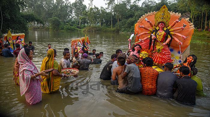 বিষাদ-আনন্দে গাইবান্ধায় প্রতিমা বিসর্জন