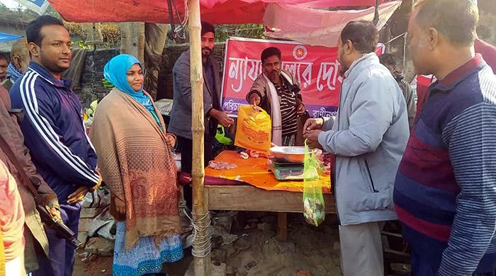জেলা প্রশাসনের ব্যতিক্রমী উদ্যোগ নওগাঁয় ন্যায্য মূল্যের দোকানে মিলছে স্বল্প মূল্যে গরুর মাংস
