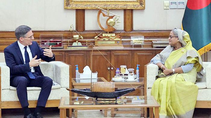 গণভবনে প্রধানমন্ত্রীর সঙ্গে ডেরেক শোলের সাক্ষাৎ
