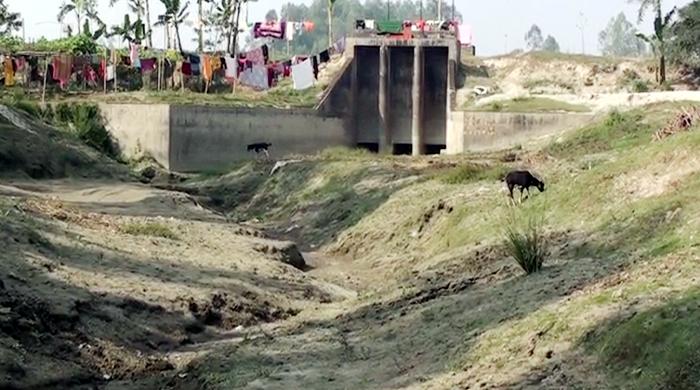 গোবিন্দগঞ্জে স্লুইজ গেট দিয়ে পানি প্রবাহ বন্ধ করায় অস্তিত্ব সঙ্কটে করতোয়া নদী গোবিন্দগঞ্জে স্লুইজ গেট দিয়ে পানি প্রবাহ বন্ধ করায় অস্তিত্ব সঙ্কটে করতোয়া নদী