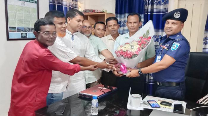 সাদুল্লাপুরে সাংবাদিকদের সাথে ওসি’র মতবিনিময় 