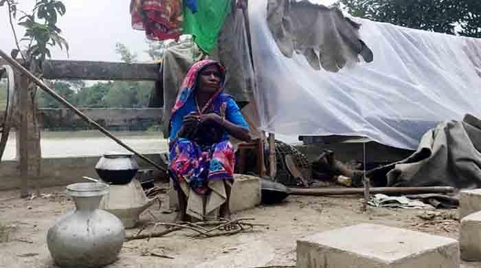কুড়িগ্রামে বন্যার পানিতে দুর্ভোগে পড়েছে শতাধিক পরিবার