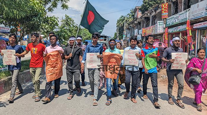 কোটা নিয়ে প্রধানমন্ত্রীর বক্তব্য প্রত্যাহারের দাবিতে গাইবান্ধায় বিক্ষোভ