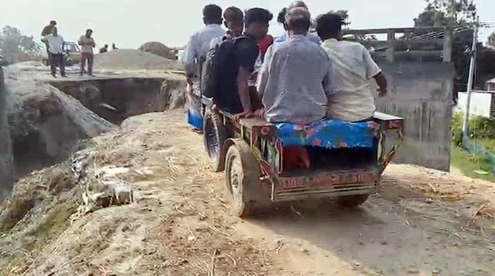রৌমারীতে সেতু আছে, নেই সংযোগ সড়ক
