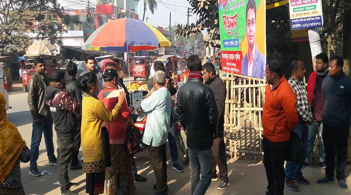 ফুলবাড়ীতে বিদ্যালয়ে চাকরি দেওয়ার নামে টাকা আত্মসাতের অভিযোগ