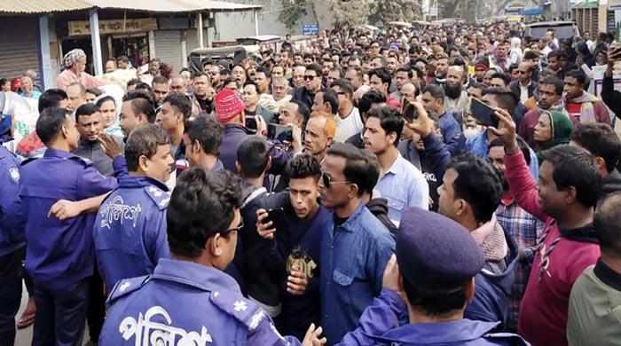 সাদুল্লাপুরে বিএনপির বিক্ষোভে পুলিশের বাঁধা