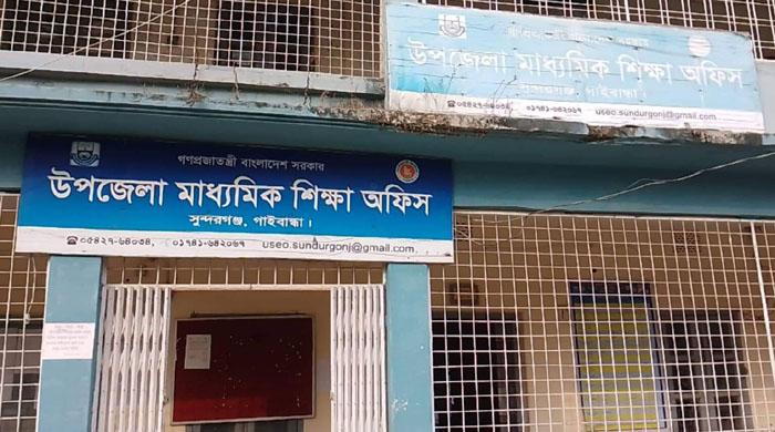 সরকারি বই বিক্রির অভিযোগে ৩ জন গ্রেফতার