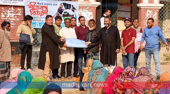 গাইবান্ধায় শীতার্তদের মধ্যে ফ্রেন্ডস অ্যাসোসিয়েশন-৯৪ এর শীতবস্ত্র বিতরণ