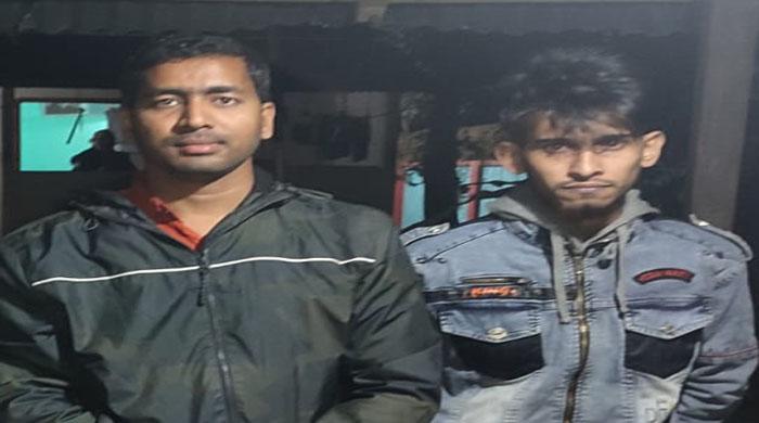 প্রেমের টানে নিরুদ্দেশ হওয়া দুই কলেজছাত্রী উদ্ধার, গ্রেফতার ১ জন