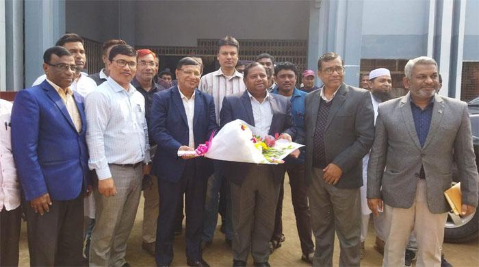 বিরামপুর পৌরসভা পরিদর্শনে স্থানীয় সরকার বিভাগের পরিচালক ফজলুল কবীর