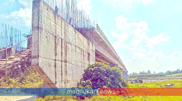 পীরগঞ্জে ৮ বছরেও শেষ হয়নি জয়ন্তীপুর সেতু, চরম দুর্ভোগে ৮ লাখ মানুষ