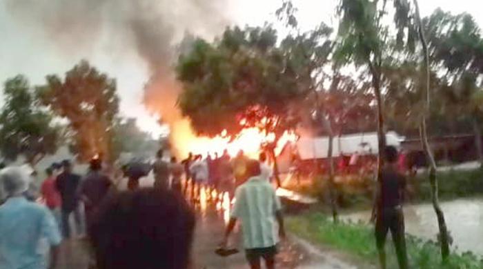সুন্দরগঞ্জে বজ্রপাতের আগুনে পুড়ল দোকান