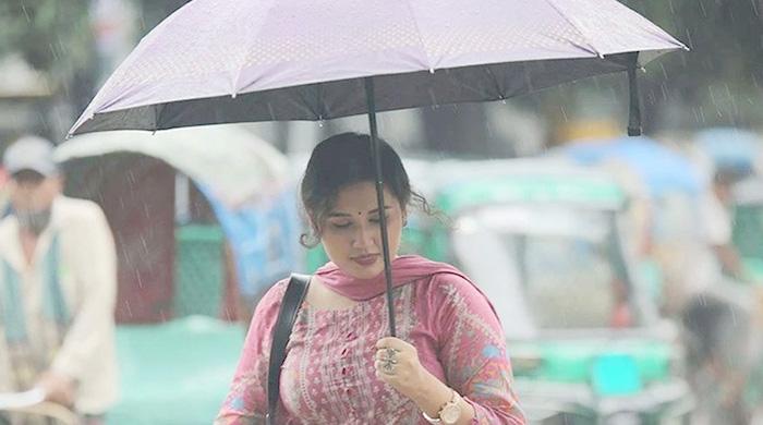 ঢাকাসহ ১৫ অঞ্চলে ঝড়-বৃষ্টি ও নদীবন্দরে সতর্কতা