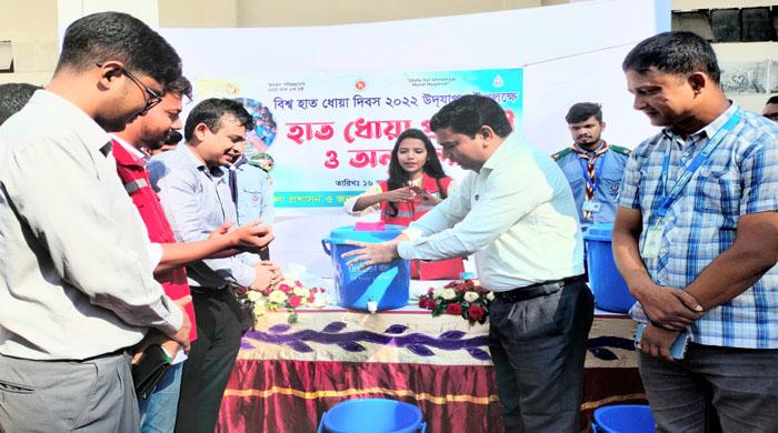 গাইবান্ধায় বিশ্ব হাত ধোয়া দিবস উপলক্ষে হাত ধোয়া প্রদর্শনীও আলোচনা সভা