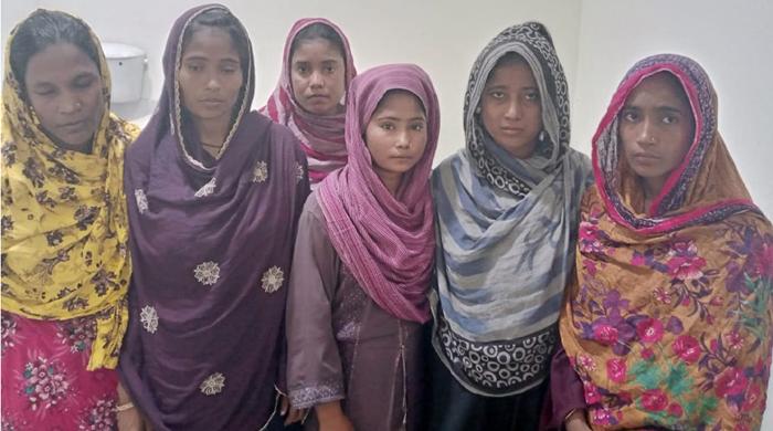 গোবিন্দগঞ্জে স্বর্ণালংকার ছিনতাইয়ের সময় ৬ নারী আটক