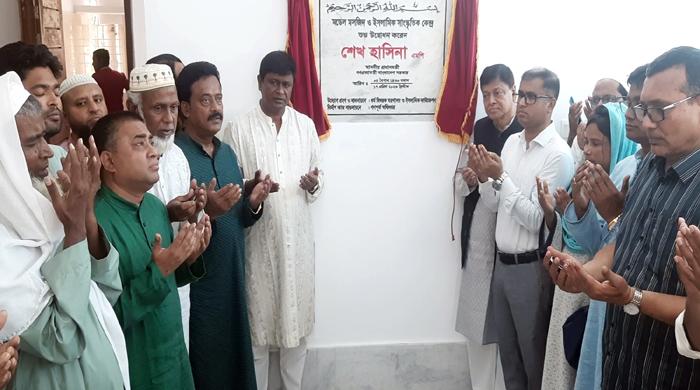 গোবিন্দগঞ্জে মডেল মসজিদ ও ইসলামিক সাংস্কৃতিক কেন্দ্রের উদ্বোধন