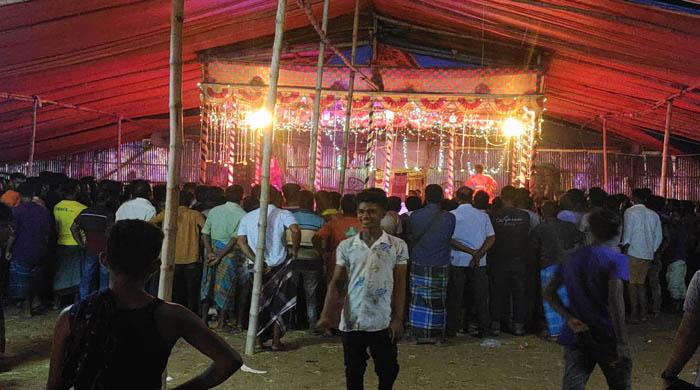 নওগাঁর পতিসরে যাত্রার নামে অশ্লিতা সমন্বয়কারীকে কারণ দর্শনার নোটিশ