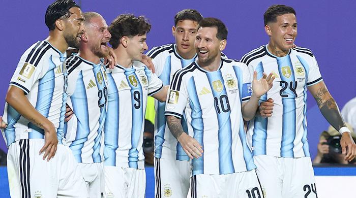 মেসির হ্যাটট্রিকে আলজেরিয়াকে বিধ্বস্ত করল আর্জেন্টিনা