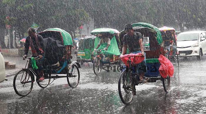 সক্রিয় মৌসুমি বায়ু, বৃষ্টি নিয়ে বড় দুঃসংবাদ