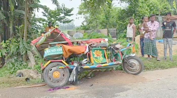 গোবিন্দগঞ্জে অটোভ্যান উল্টে ১ যাত্রী নিহত ॥ আহত ২ গোবিন্দগঞ্জে অটোভ্যান উল্টে ১ যাত্রী নিহত ॥ আহত ২